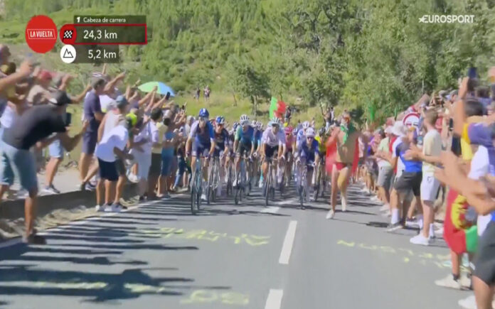 Incidente na Vuelta Adepto causa queda no Pelotão na subida ao alto da Batalha