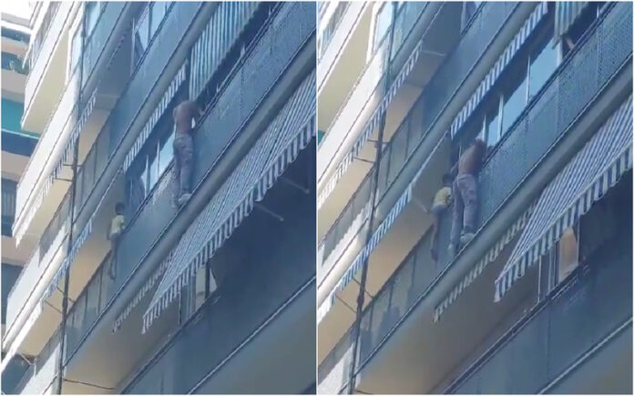 Pedreiro brasileiro salva criança após ela subir em grade de varanda