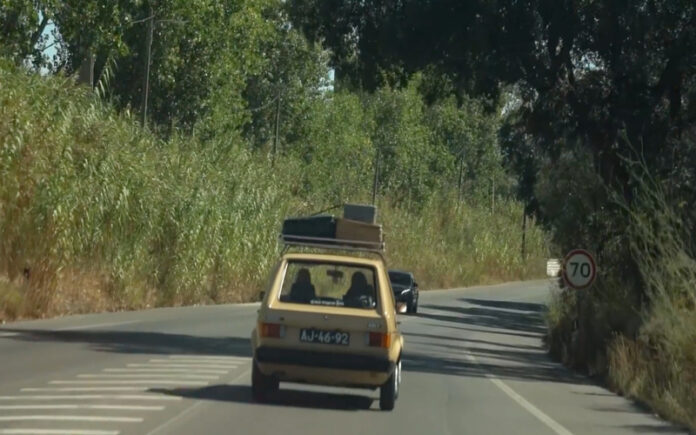 Recriação de uma viagem ao Algarve nos anos 70 Um olhar nostálgico sobre férias de carro