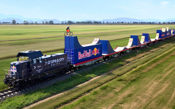 Dawid Godziek revoluciona o ciclismo freestyle com manobras audaciosas em comboio em movimento