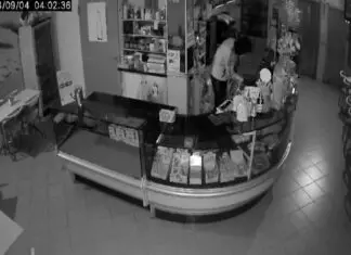 Encapuzado assalta padaria em Fafe: Imagens de videovigilância captam o momento