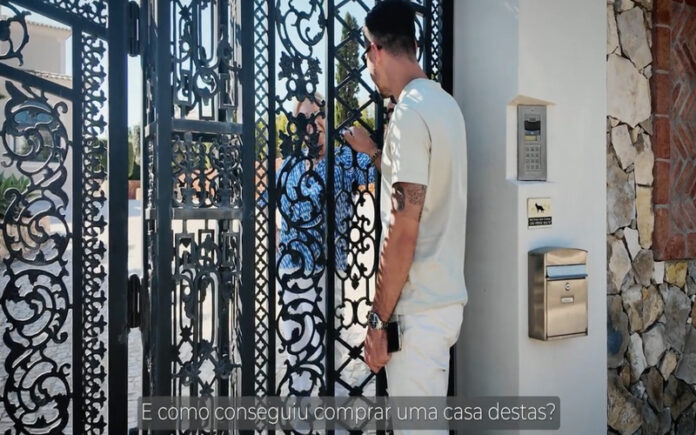 Jovem questiona milionários no Algarve sobre como alcançaram a riqueza