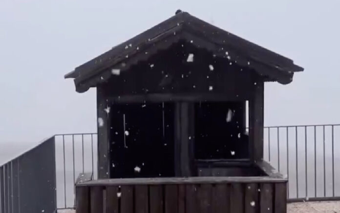 Primeiros flocos de neve caem na Serra da Estrela