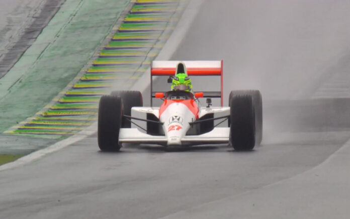 Lewis Hamilton emociona fãs ao conduzir McLaren de Ayrton Senna em São Paulo