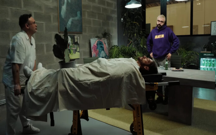 Ângelo Rodrigues estreia “nova temporada” da vida com entrada inusitada em podcast