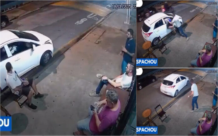 Homem recebe “ajuda” inusitada para entrar no carro e vídeo torna-se viral