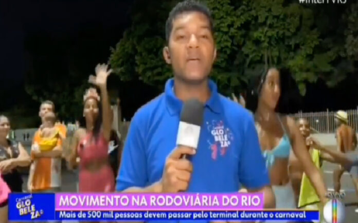 Repórter assaltado em direto durante o Carnaval do Rio