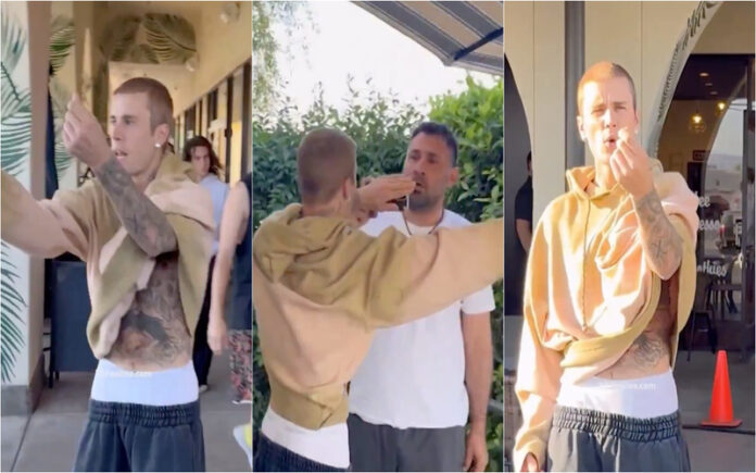 Justin Bieber volta a confrontar paparazzi à porta de café