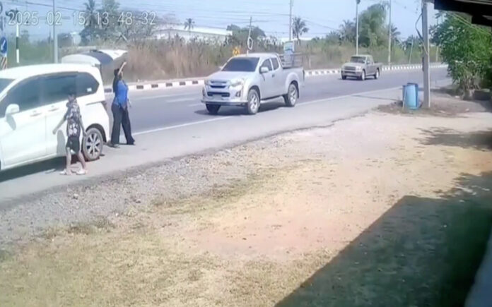 Mãe e filho escapam por um triz de acidente grave na Tailândia