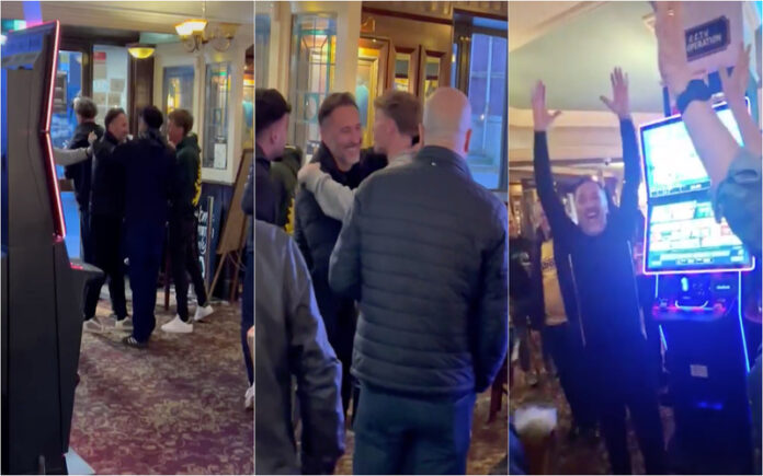 Vítor Pereira volta a festejar com adeptos após nova vitória do Wolves