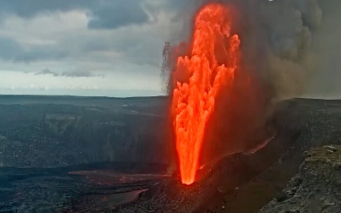 Erupção do Kilauea impressiona com jatos de lava de 300 metros