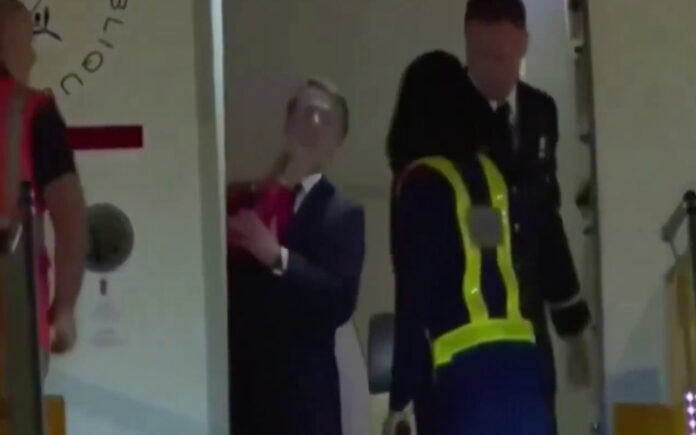 Macron surpreendido por gesto de Brigitte à chegada ao Vietname