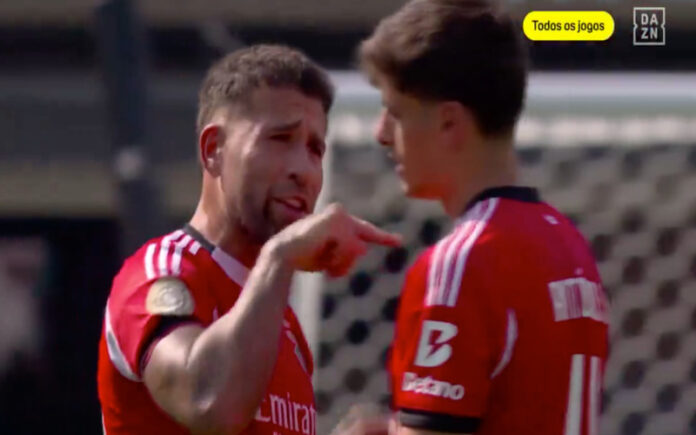 Otamendi elogia António Silva após noite de gala frente ao Bayern