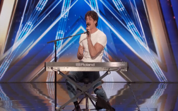 De militar a estrela Benjamin Hightower emociona no “America’s Got Talent”