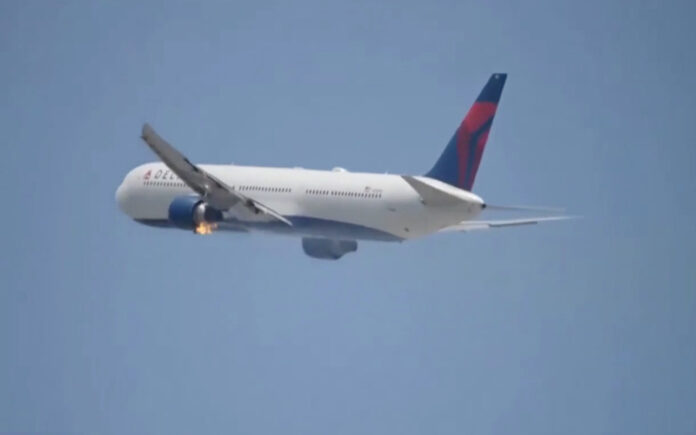Motor em chamas obriga avião da Delta a voltar atrás