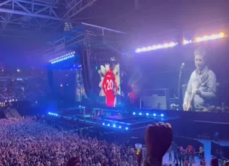 Oasis voltam aos palcos após 16 anos e homenageiam Diogo Jota com “Live Forever”