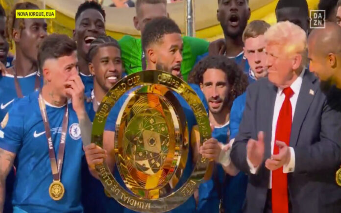 Trump invade festa do Chelsea e gera polémica após vitória no Mundial de Clubes