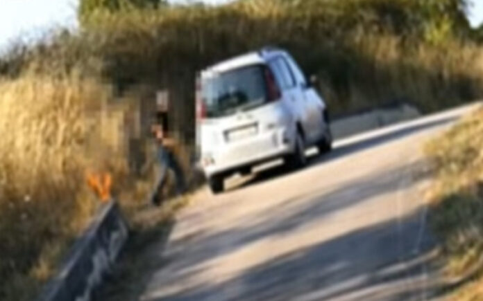 Polícia italiana divulga vídeo de homem a provocar incêndio florestal em Campania