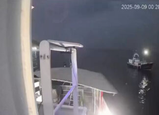 Barco da Flotilha humanitária é atacado supostamente por um drone