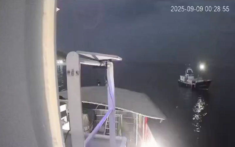 Barco da Flotilha humanitária é atacado supostamente por um drone