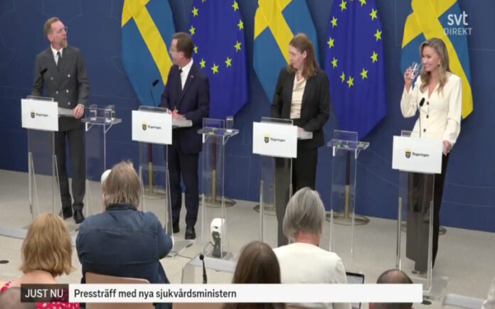 Nova ministra da Saúde da Suécia desmaia durante primeira entrevista coletiva