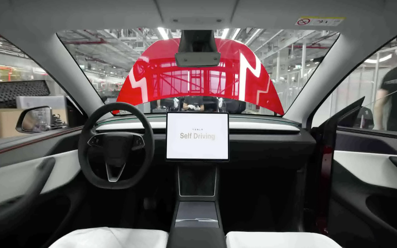 Tesla Model Y sai sozinho da fábrica de Berlim com sistema autónomo