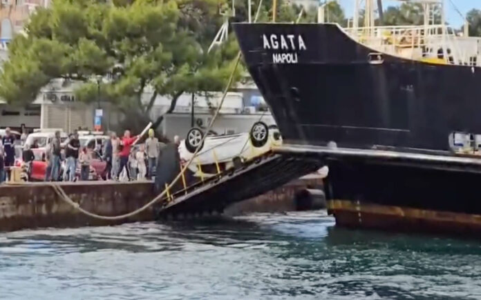 Audi Q3 capota ao sair de ferry em Itália e família escapa por milagre
