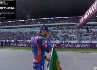 Miguel Oliveira despede-se do MotoGP em Portugal com emoção e bandeira nacional