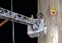Operário resgatado após 11 horas soterrado em torre medieval de Roma