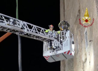 Operário resgatado após 11 horas soterrado em torre medieval de Roma