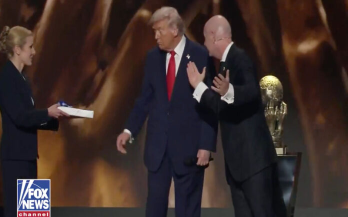 FIFA surpreende ao distinguir Donald Trump com novo prémio da paz