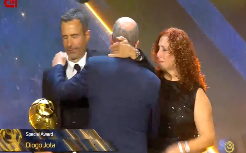Pais de Diogo Jota emocionam nos Globe Soccer Awards