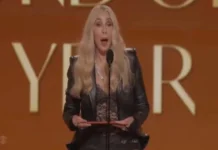 Gafe de Cher marca noite dos Grammy Awards