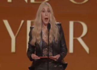 Gafe de Cher marca noite dos Grammy Awards