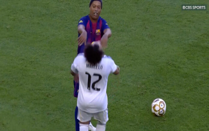 Ronaldinho e Marcelo protagonizam momento viral em clássico de lendas