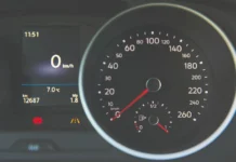 7 erros que te fazem gastar mais combustível no carro