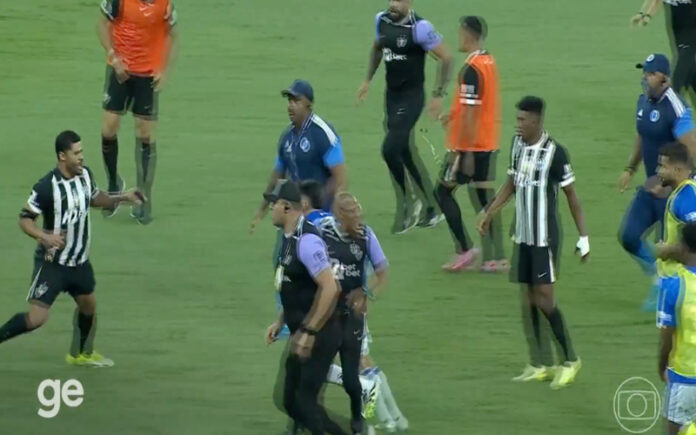 Final do Campeonato Mineiro termina com 23 expulsões e Hulk envolvido