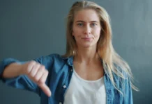 Jovem rejeita dezenas de homens e só casa por dinheiro