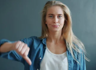 Jovem rejeita dezenas de homens e só casa por dinheiro