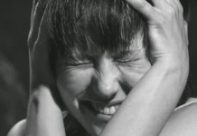 10 pensamentos que passam pela cabeça de quase todas as mulheres