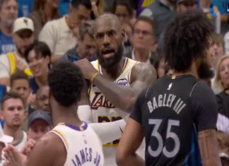 LeBron dá raspanete ao filho durante jogo dos Lakers