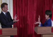 Macron e líder japonesa surpreendem com gesto de Dragon Ball em Tóquio