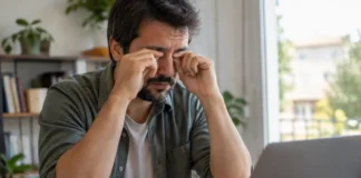 A comichão nos olhos nem sempre melhora quando os esfregamos Contexto editorial sobre esfregar os olhos vira um problema